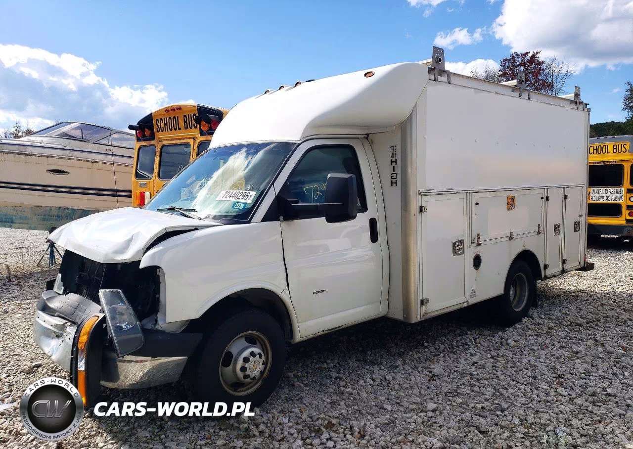 2018 Chevrolet Express Delivery Truck VIN:1GB3GRCG9J1200686 - 1