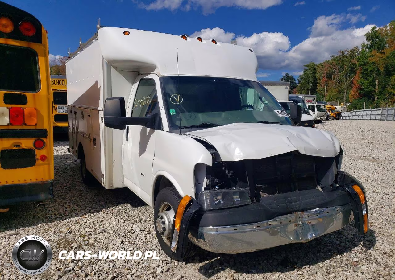 2018 Chevrolet Express Delivery Truck VIN:1GB3GRCG9J1200686 - 4