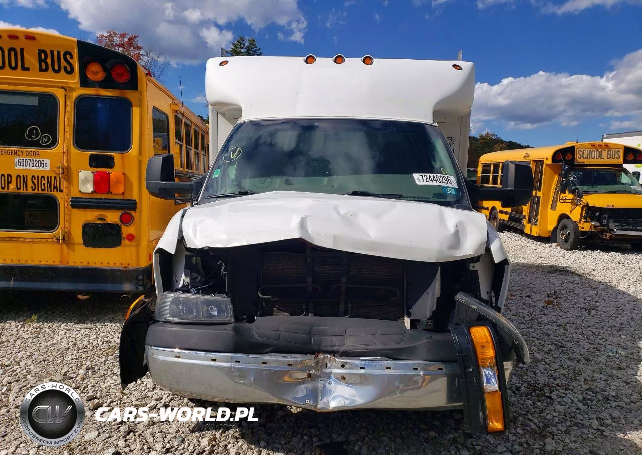 2018 Chevrolet Express Delivery Truck VIN:1GB3GRCG9J1200686 - 5