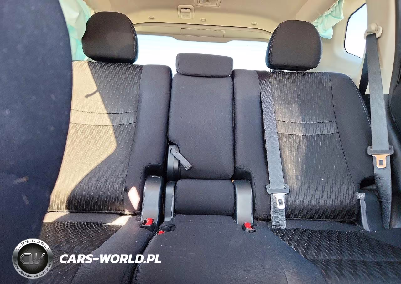 2019 Nissan Rogue S VIN:5N1AT2MV7KC839802 - 10