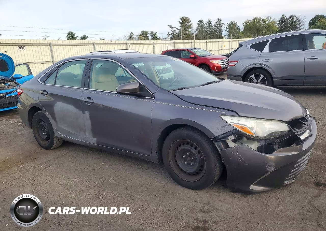 2015 Toyota Camry Le VIN:4T1BF1FK8FU082742 - 4