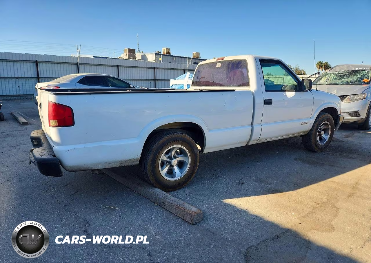 2000 Chevrolet S Truck S10 VIN:1GCCS144XY8182118 - 3