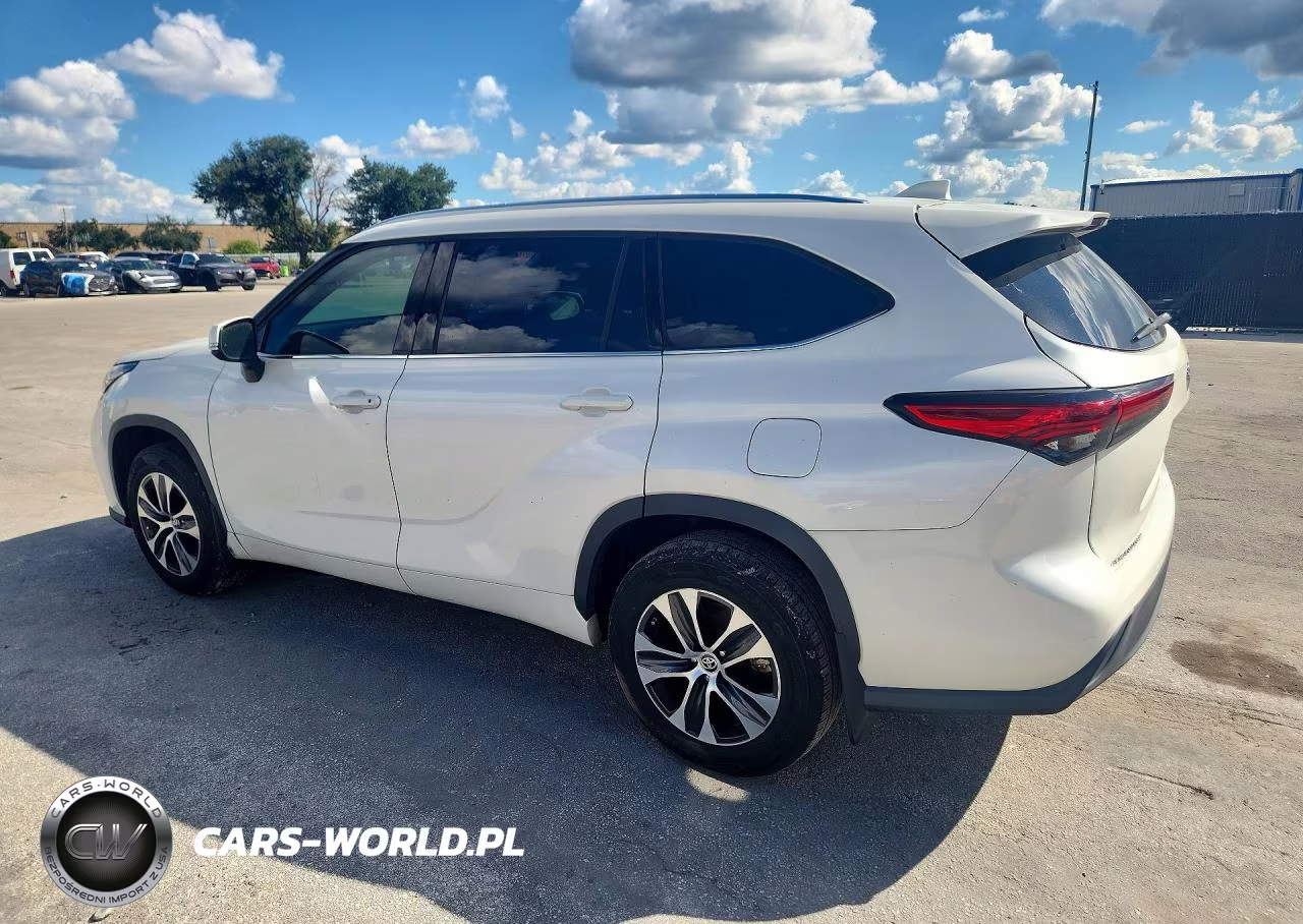 2021 Toyota Highlander Xle VIN:5TDHZRBH2MS552361 - 2