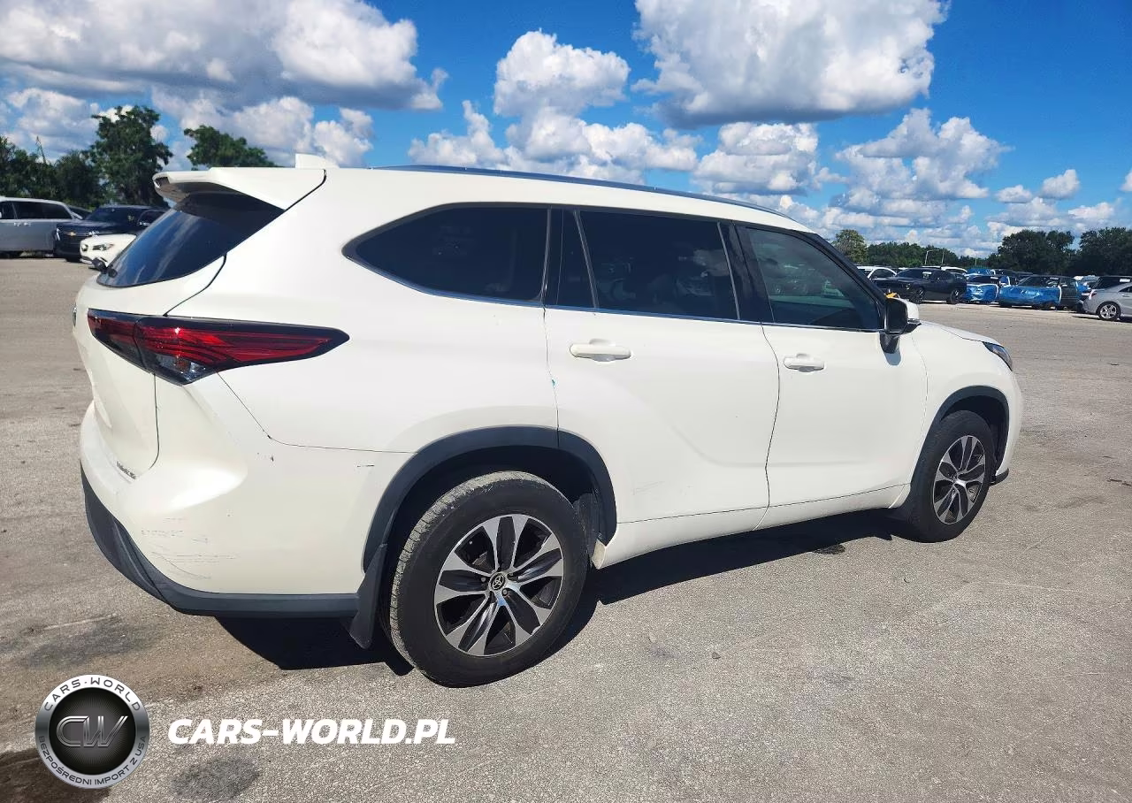2021 Toyota Highlander Xle VIN:5TDHZRBH2MS552361 - 3