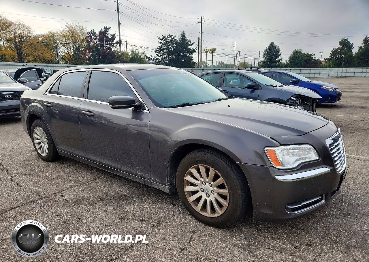 2014 Chrysler 300 VIN:2C3CCAAG6EH253983 - 4