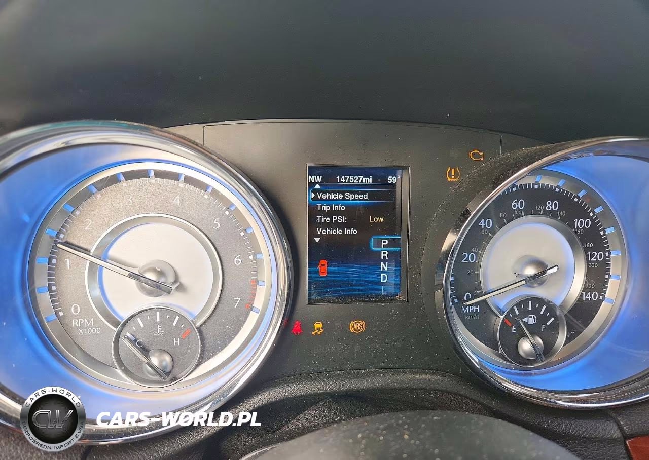 2014 Chrysler 300 VIN:2C3CCAAG6EH253983 - 9