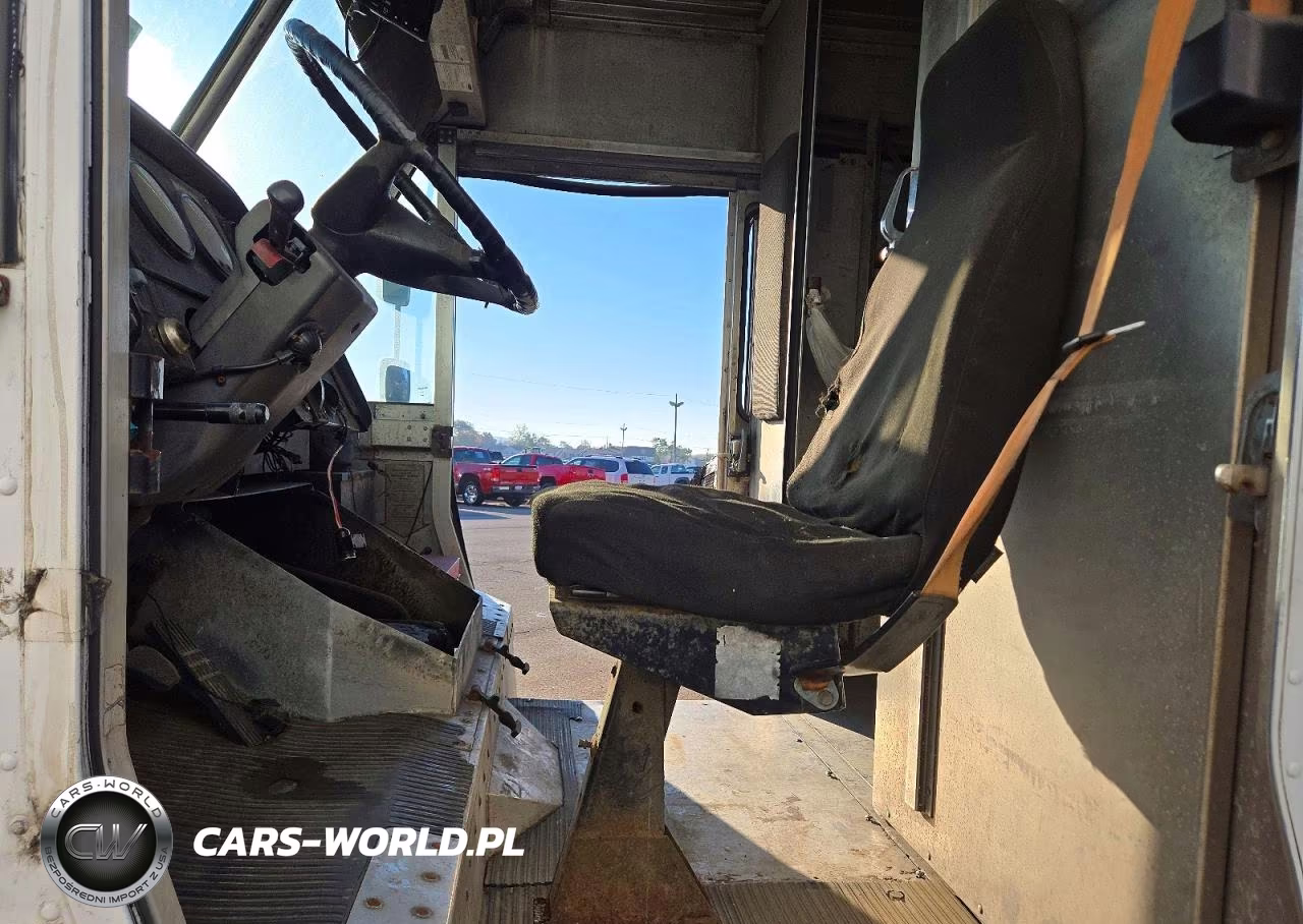 2005 Freightliner Mt45 Chassis Delivery Truck VIN:4UZAANBW75CU89112 - 7
