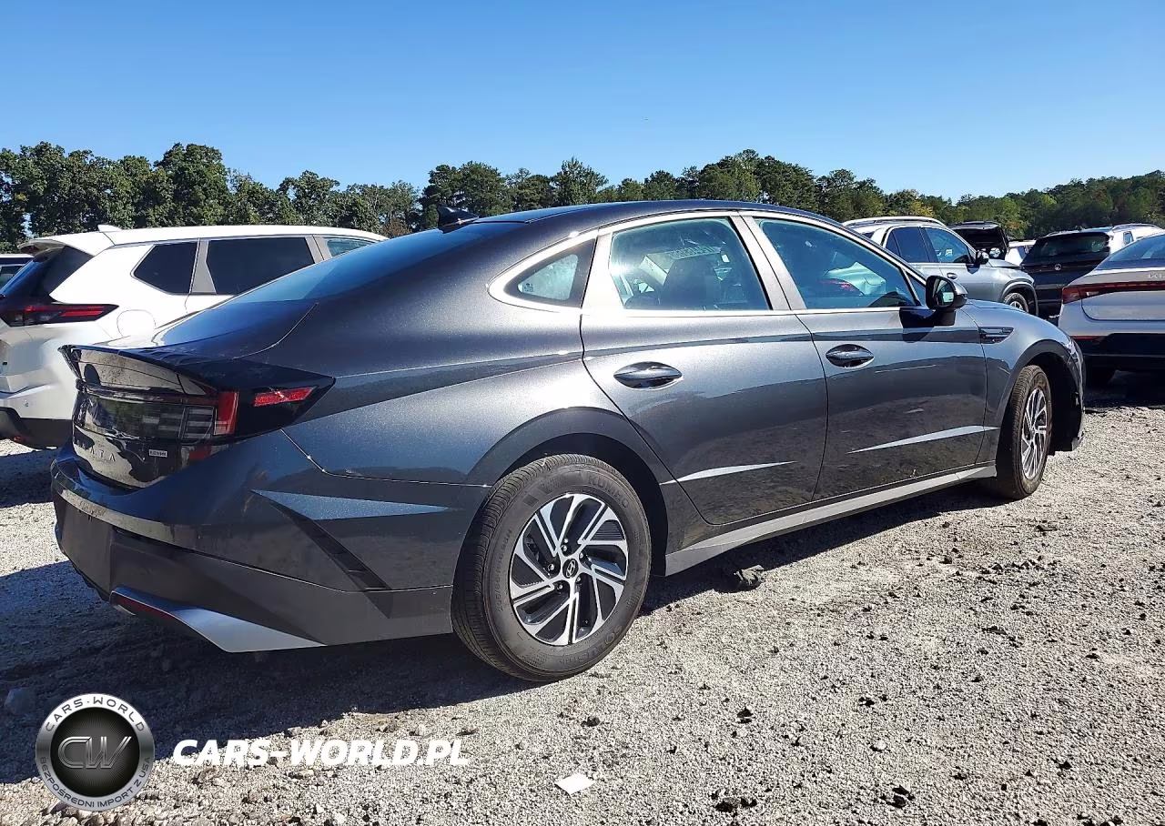 2026 Hyundai Sonata Hybrid Blue VIN:KMHL24JJ8TA187939 - 3