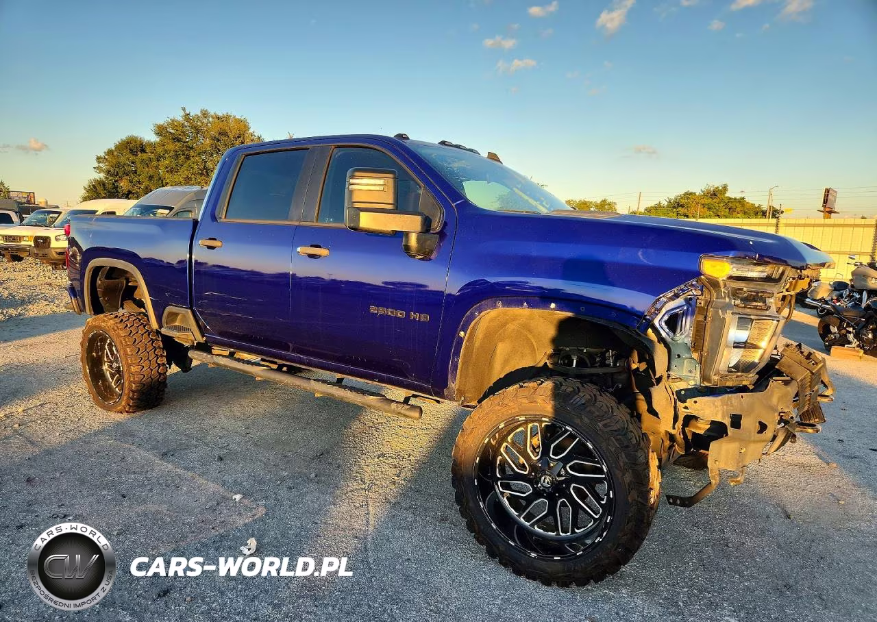 2020 Chevrolet Silverado K2500 Custom VIN:1GC4YME73LF345743 - 4