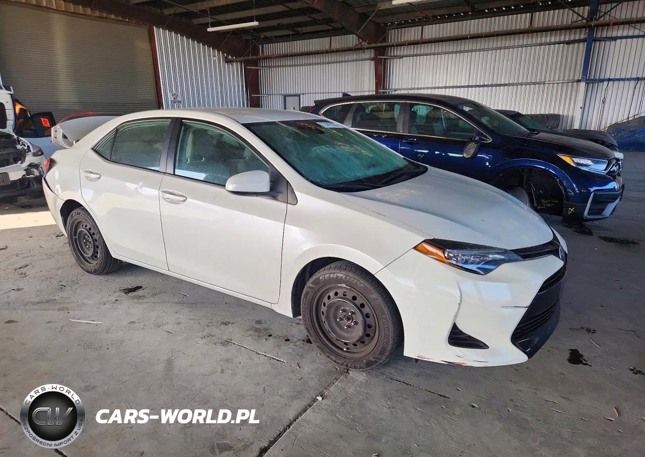2017 Toyota Corolla Le VIN:5YFBURHE0HP682896 - 4
