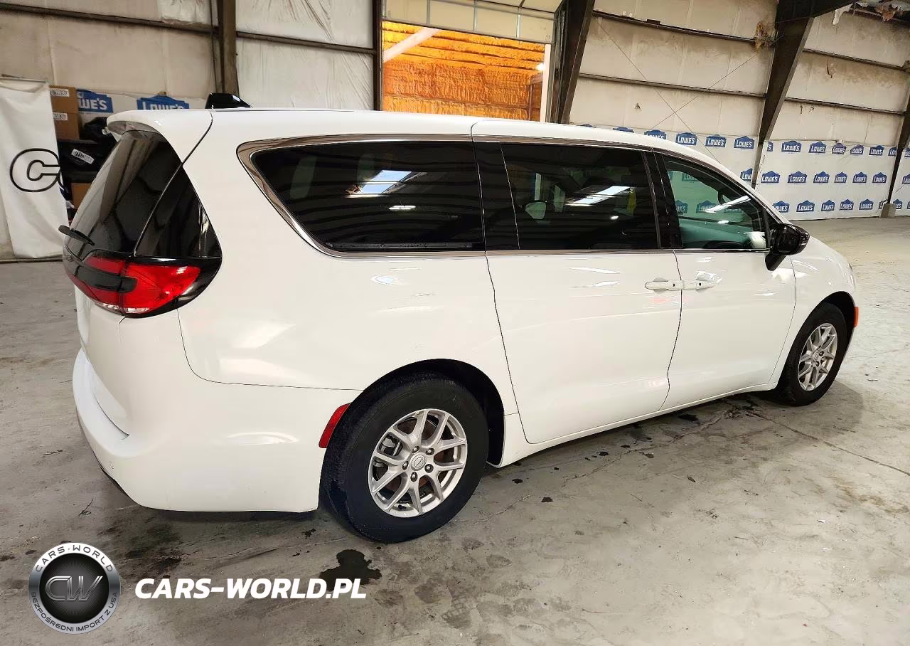 2026 Chrysler Pacifica Select VIN:2C4RC1BGXTR239936 - 3