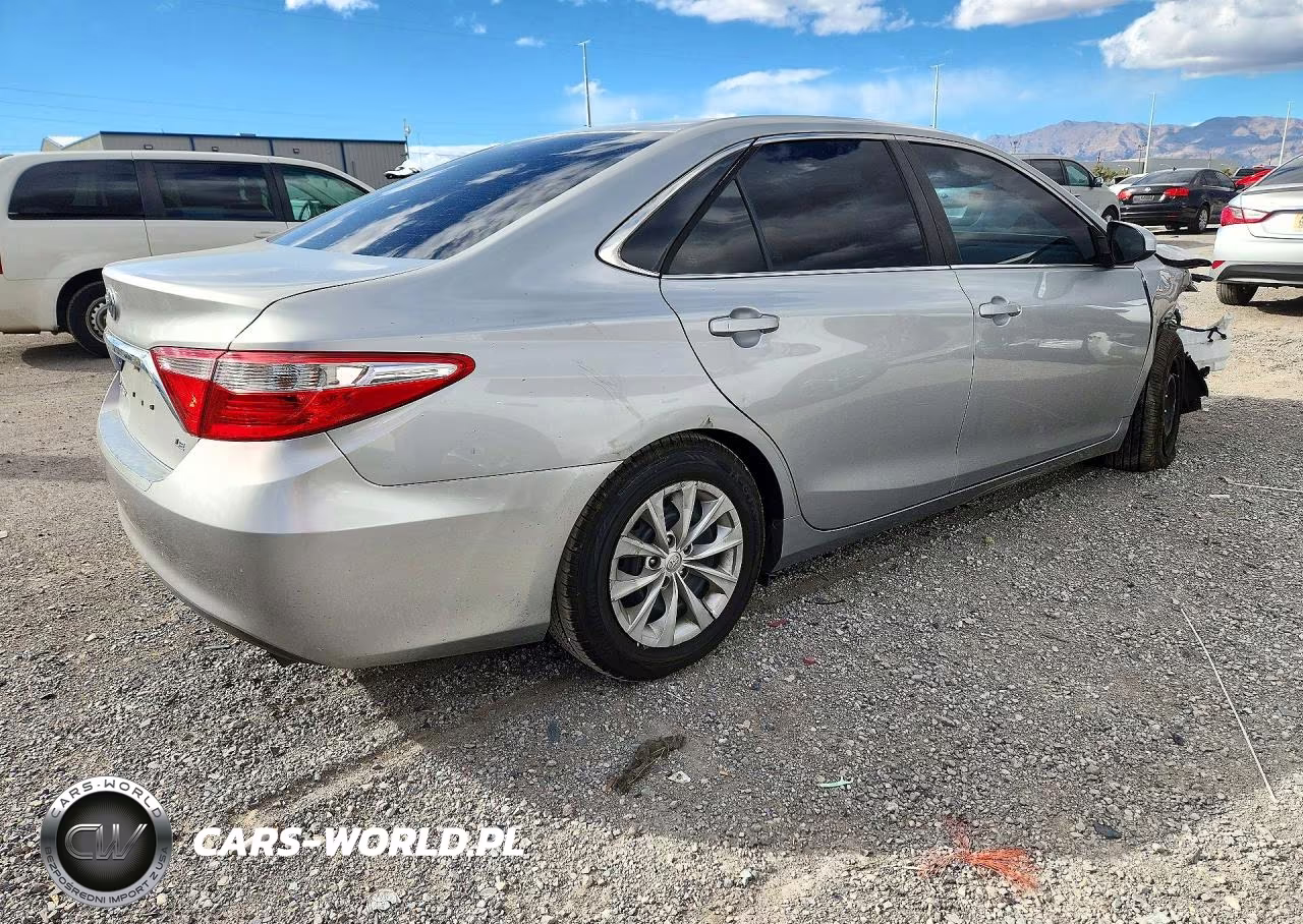 2016 Toyota Camry Le VIN:4T4BF1FK2GR550004 - 3