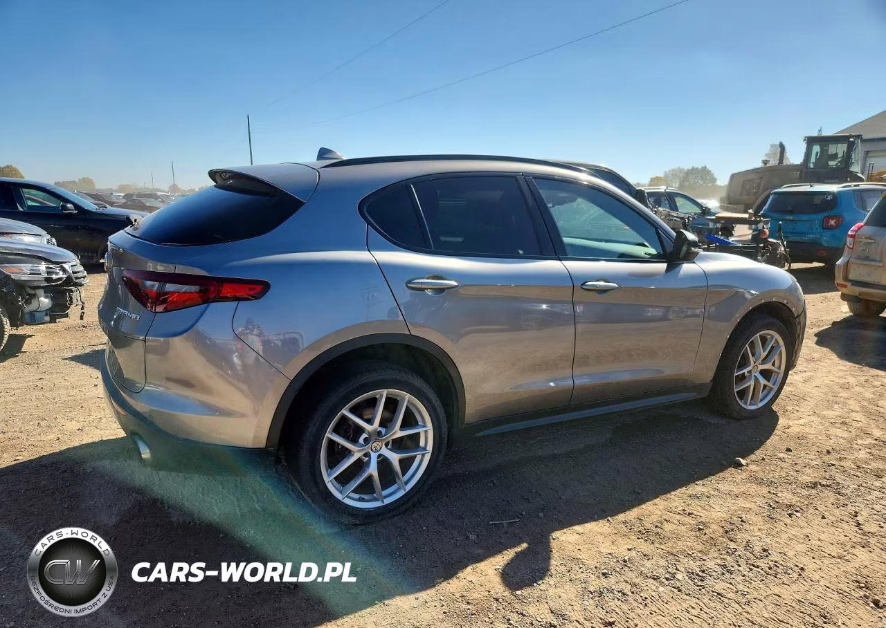 2018 Alfa Romeo Stelvio Ti Sport VIN:ZASFAKNN8J7B79752 - 3