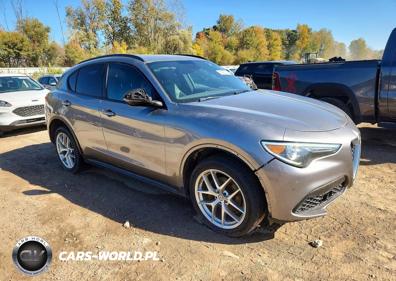 2018 Alfa Romeo Stelvio Ti Sport VIN:ZASFAKNN8J7B79752 - 4