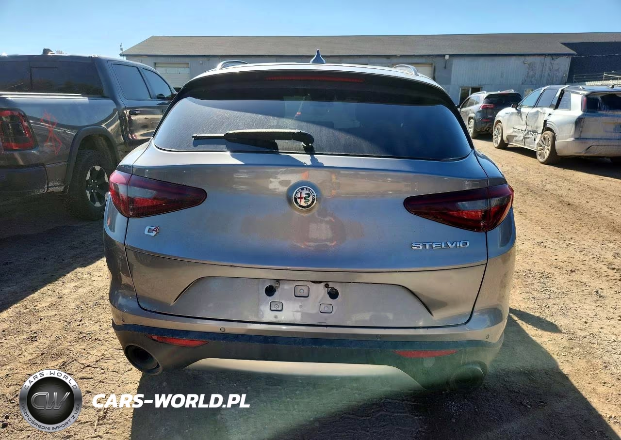 2018 Alfa Romeo Stelvio Ti Sport VIN:ZASFAKNN8J7B79752 - 6