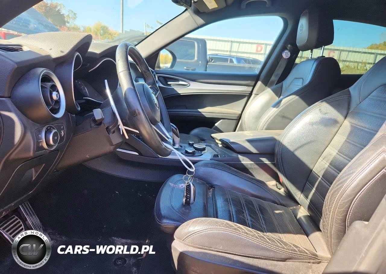2018 Alfa Romeo Stelvio Ti Sport VIN:ZASFAKNN8J7B79752 - 7