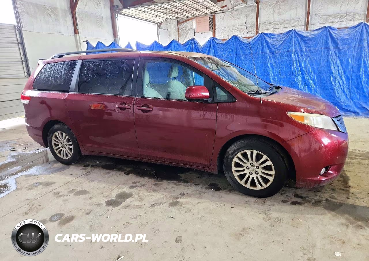 2012 Toyota Sienna Xle 8-Passenger VIN:5TDYK3DC8CS213301 - 4