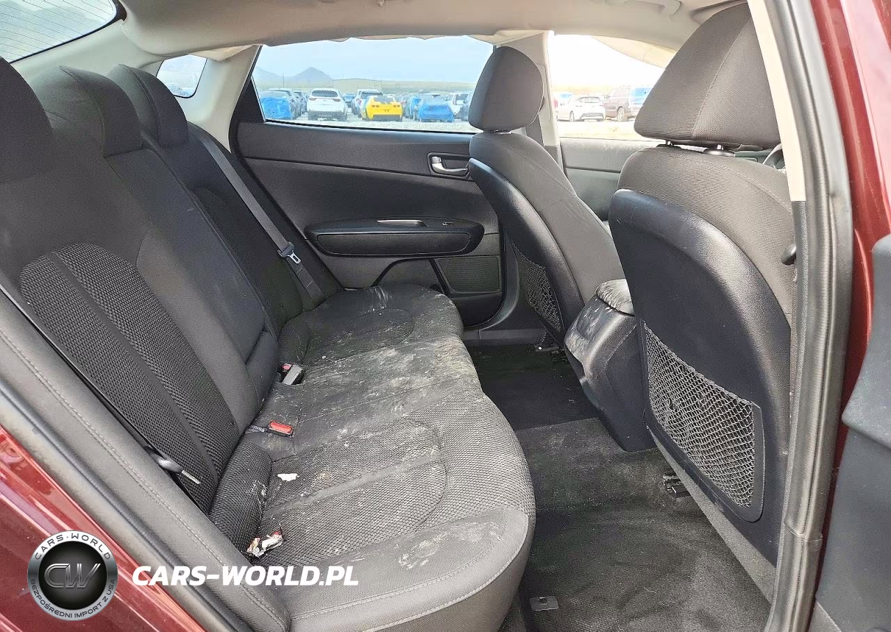 2019 Kia Optima Lx VIN:5XXGT4L37KG371239 - 10
