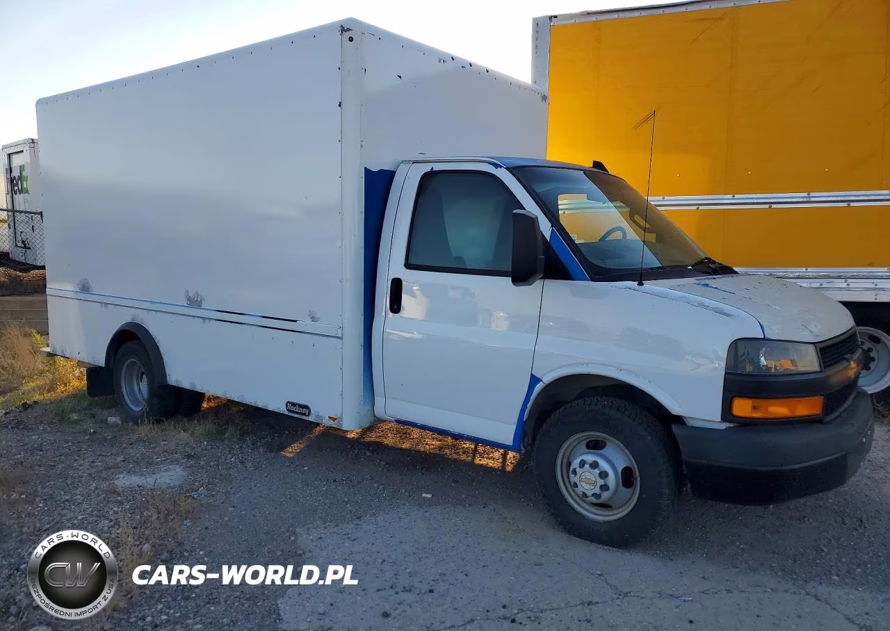 2019 Chevrolet Express Box Truck VIN:1GB3GSCG7K1346965 - 4