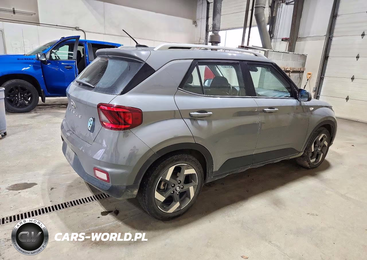 2023 Hyundai Venue Sel VIN:KMHRC8A31PU224429 - 3