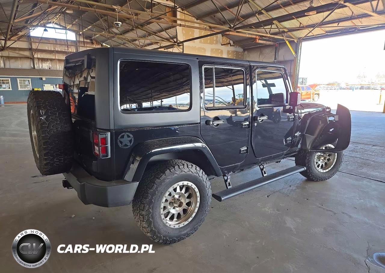 2015 Jeep Wrangler Unlimited Sport VIN:1C4HJWDG2FL631821 - 3
