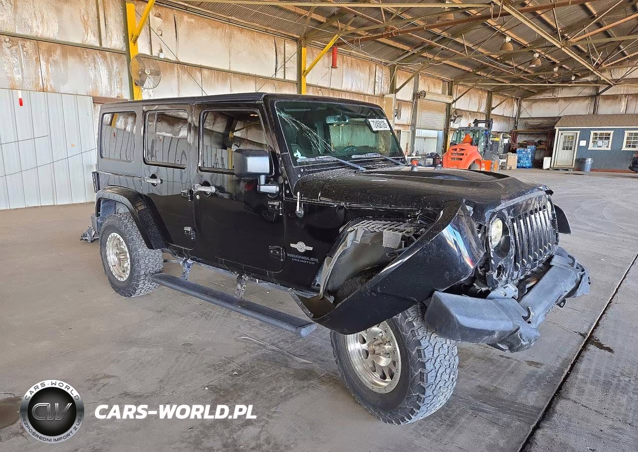 2015 Jeep Wrangler Unlimited Sport VIN:1C4HJWDG2FL631821 - 4