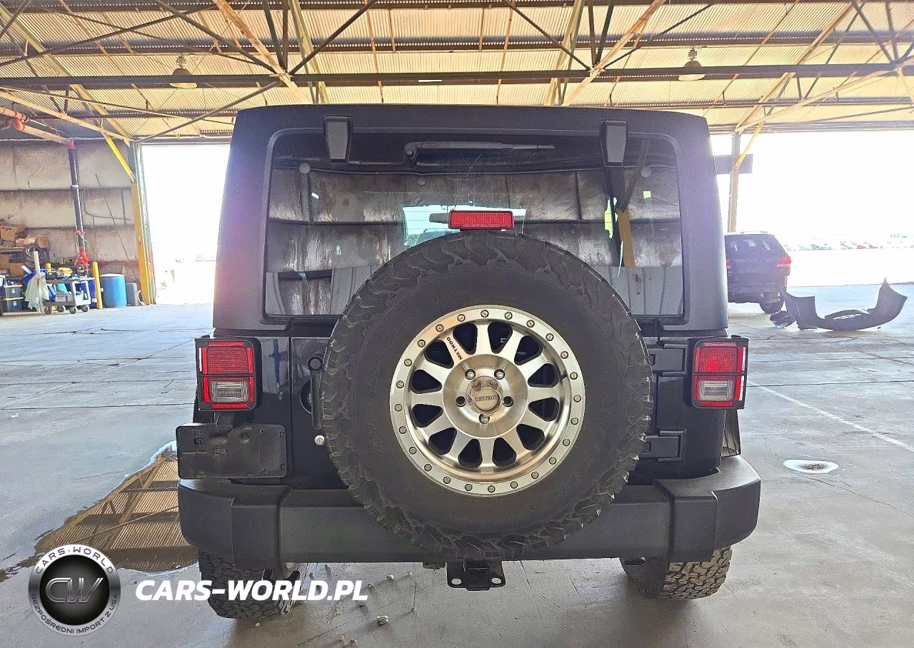 2015 Jeep Wrangler Unlimited Sport VIN:1C4HJWDG2FL631821 - 6