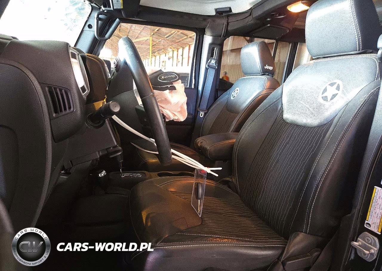 2015 Jeep Wrangler Unlimited Sport VIN:1C4HJWDG2FL631821 - 7