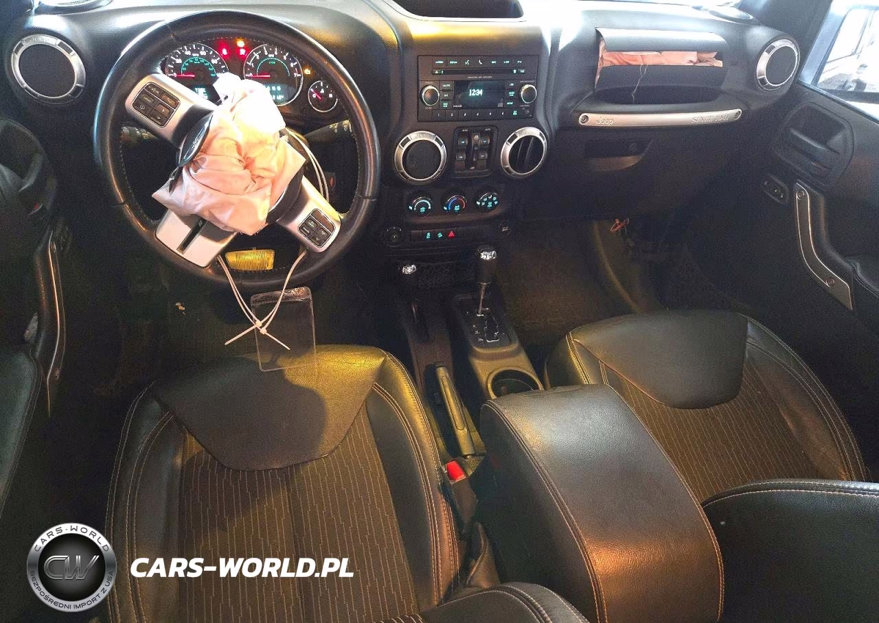 2015 Jeep Wrangler Unlimited Sport VIN:1C4HJWDG2FL631821 - 8
