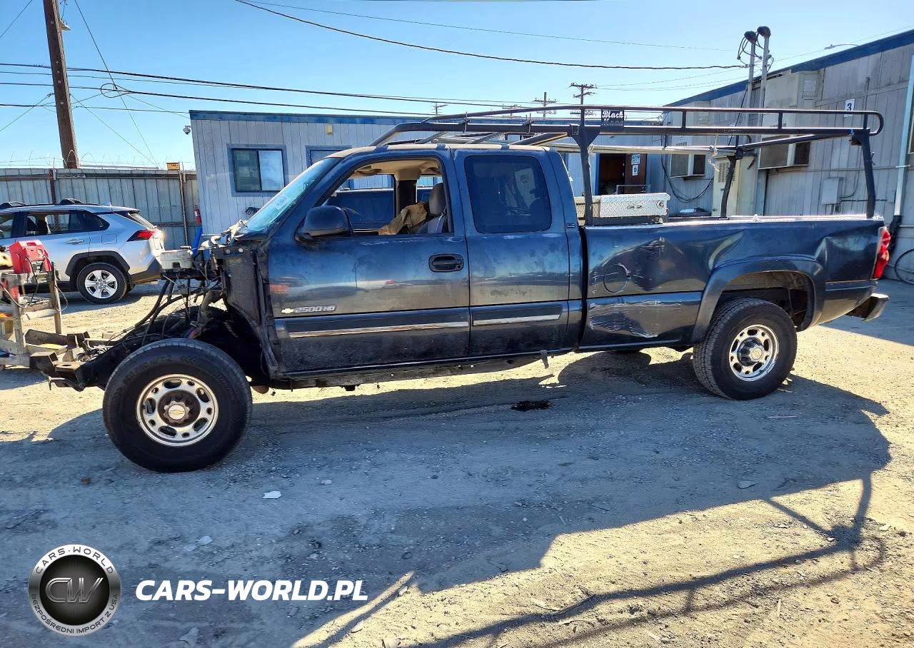 2005 Chevrolet Silverado C2500 Heavy Duty VIN:1GCHC29UX5E158240 - 1