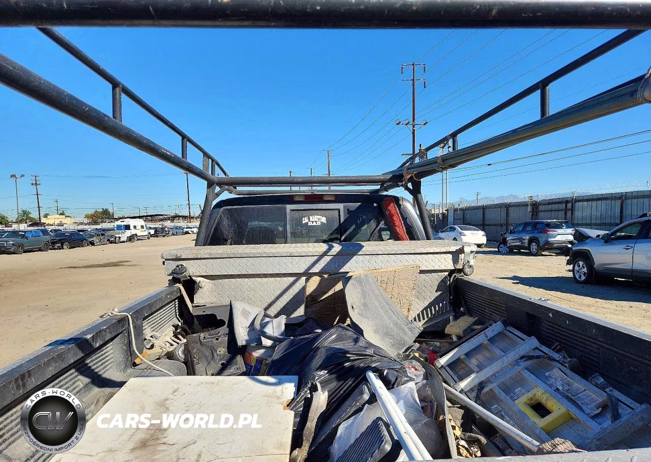 2005 Chevrolet Silverado C2500 Heavy Duty VIN:1GCHC29UX5E158240 - 10