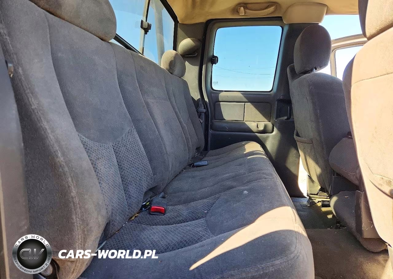 2005 Chevrolet Silverado C2500 Heavy Duty VIN:1GCHC29UX5E158240 - 11