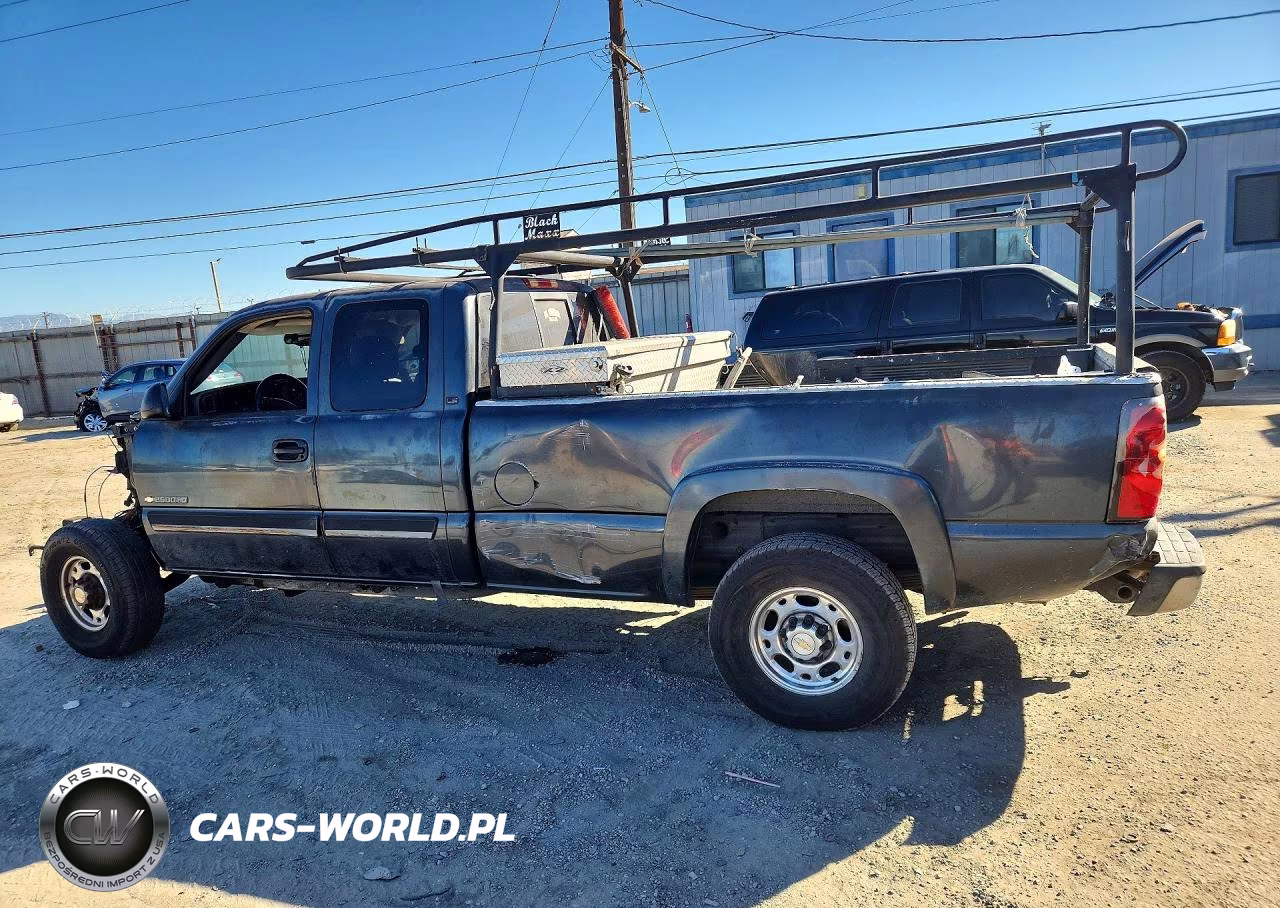 2005 Chevrolet Silverado C2500 Heavy Duty VIN:1GCHC29UX5E158240 - 2