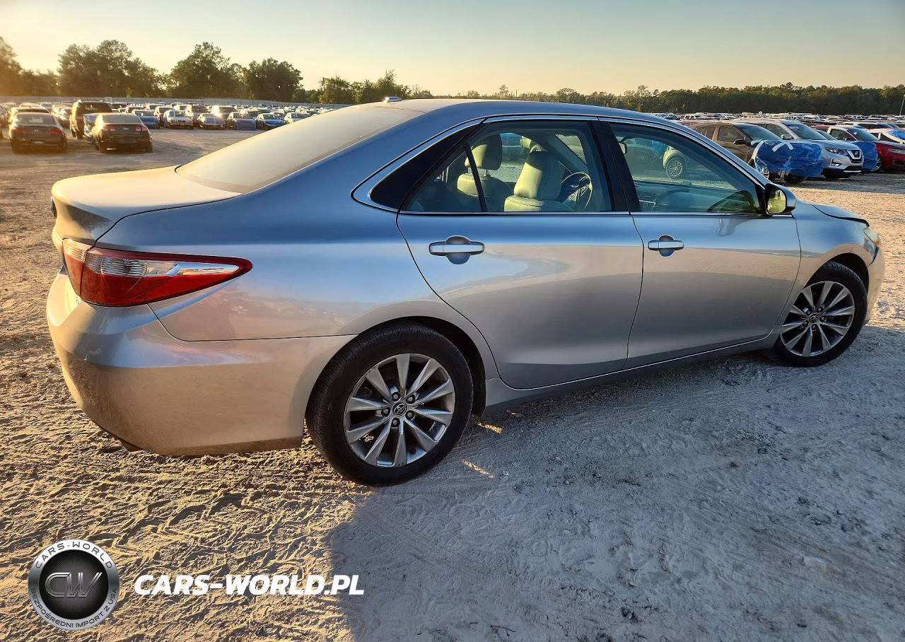 2015 Toyota Camry Xle VIN:4T1BF1FK0FU054756 - 3