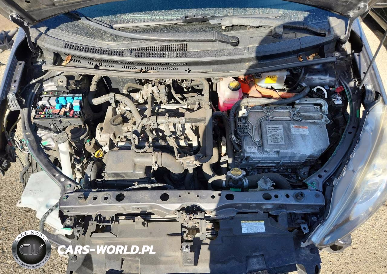 2015 Toyota Prius C Two VIN:JTDKDTB32F1100335 - 11