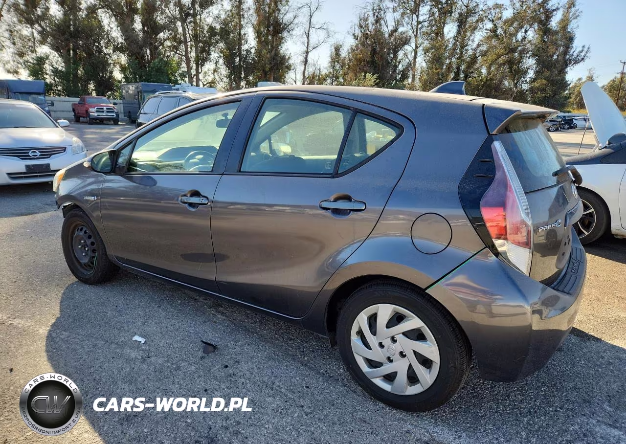 2015 Toyota Prius C Two VIN:JTDKDTB32F1100335 - 2