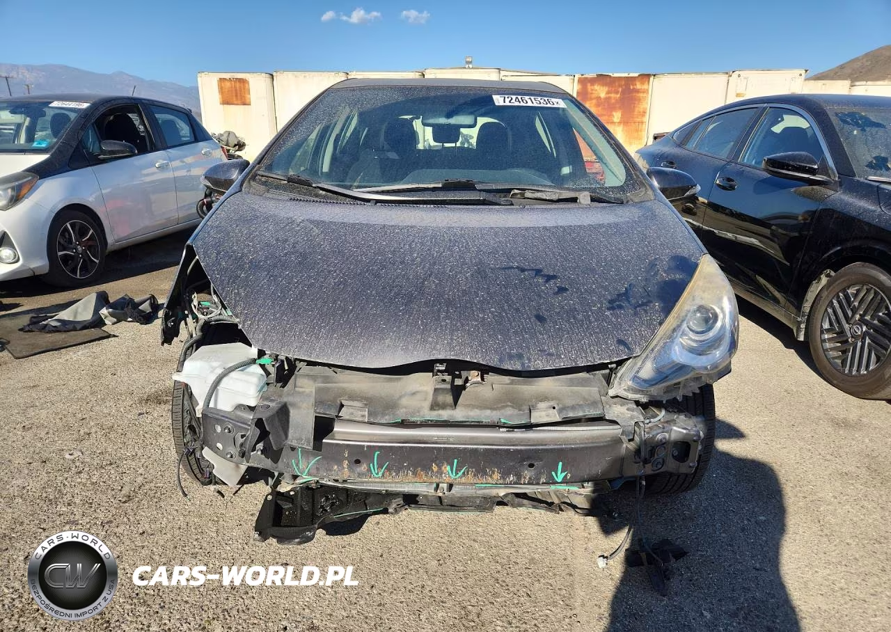 2015 Toyota Prius C Two VIN:JTDKDTB32F1100335 - 5