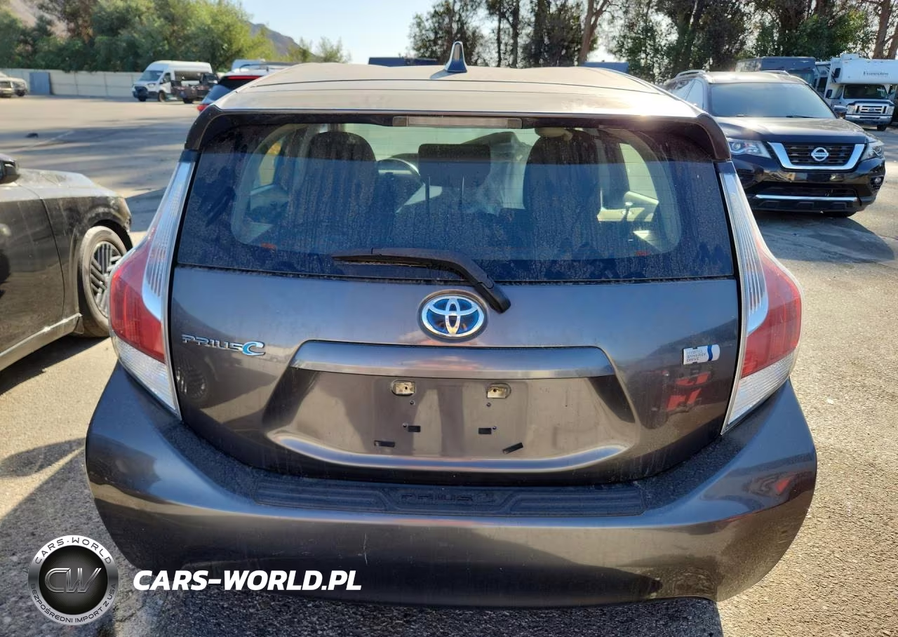 2015 Toyota Prius C Two VIN:JTDKDTB32F1100335 - 6