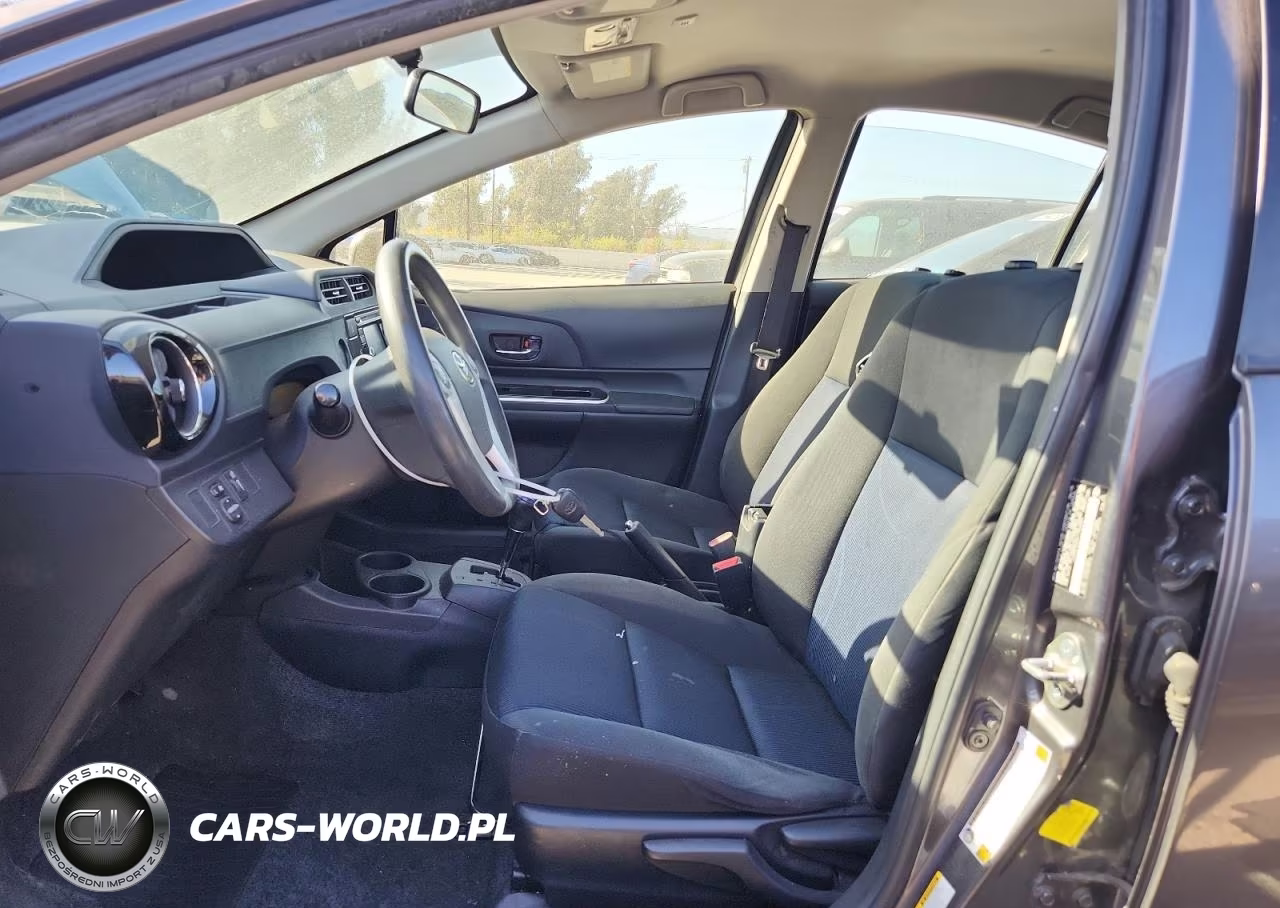 2015 Toyota Prius C Two VIN:JTDKDTB32F1100335 - 7