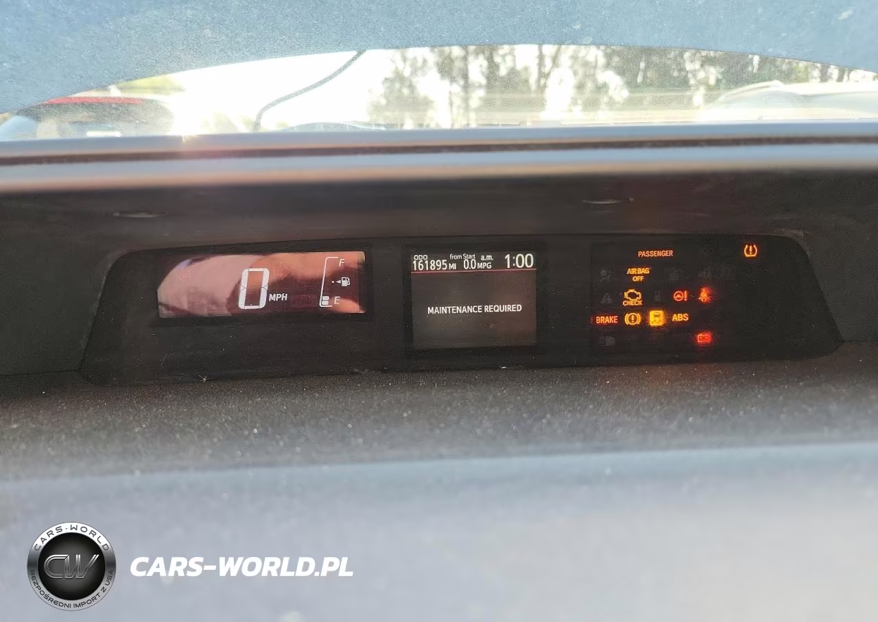 2015 Toyota Prius C Two VIN:JTDKDTB32F1100335 - 9