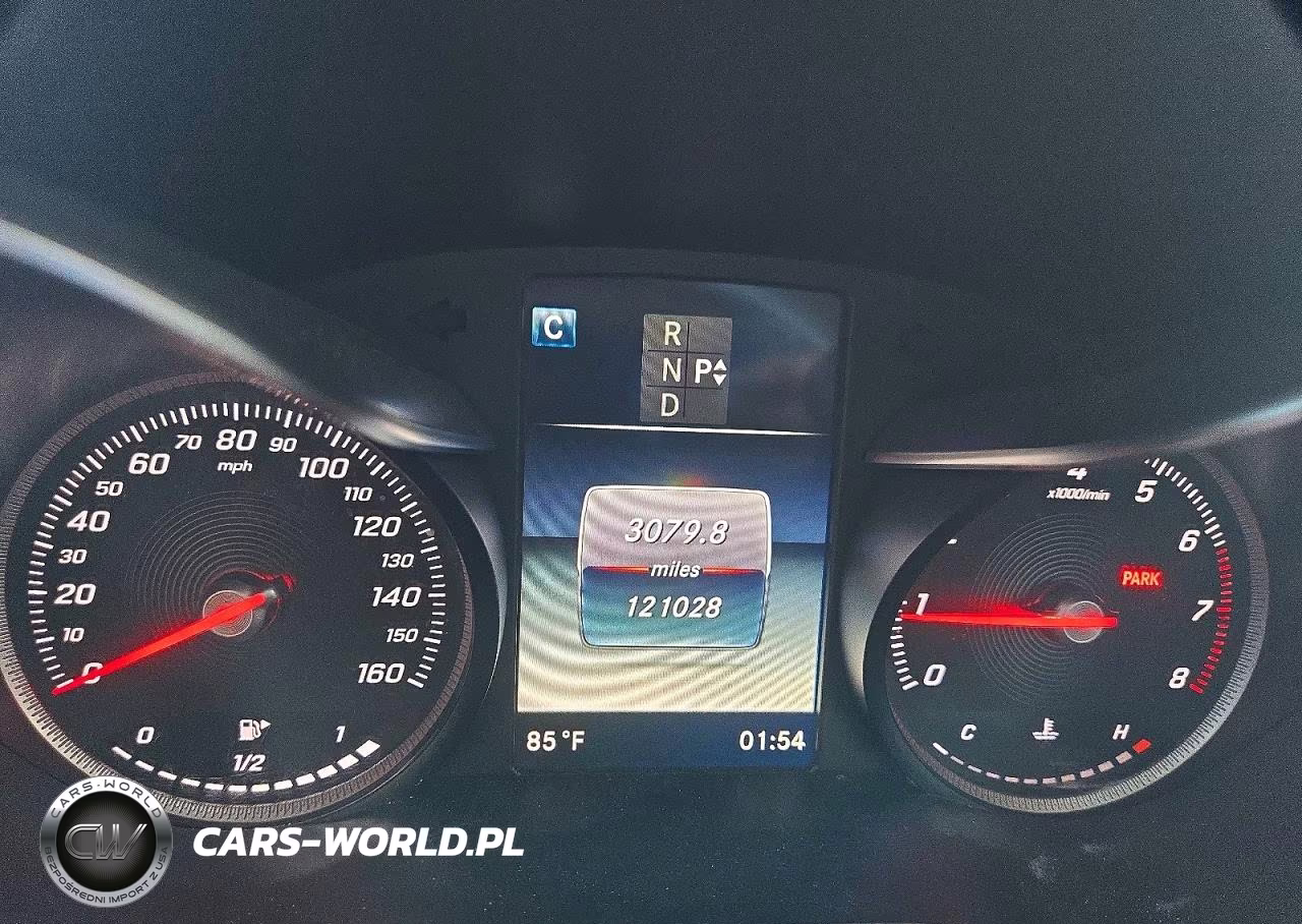 2018 Mercedes-Benz C 300 VIN:55SWF4JB1JU235086 - 9