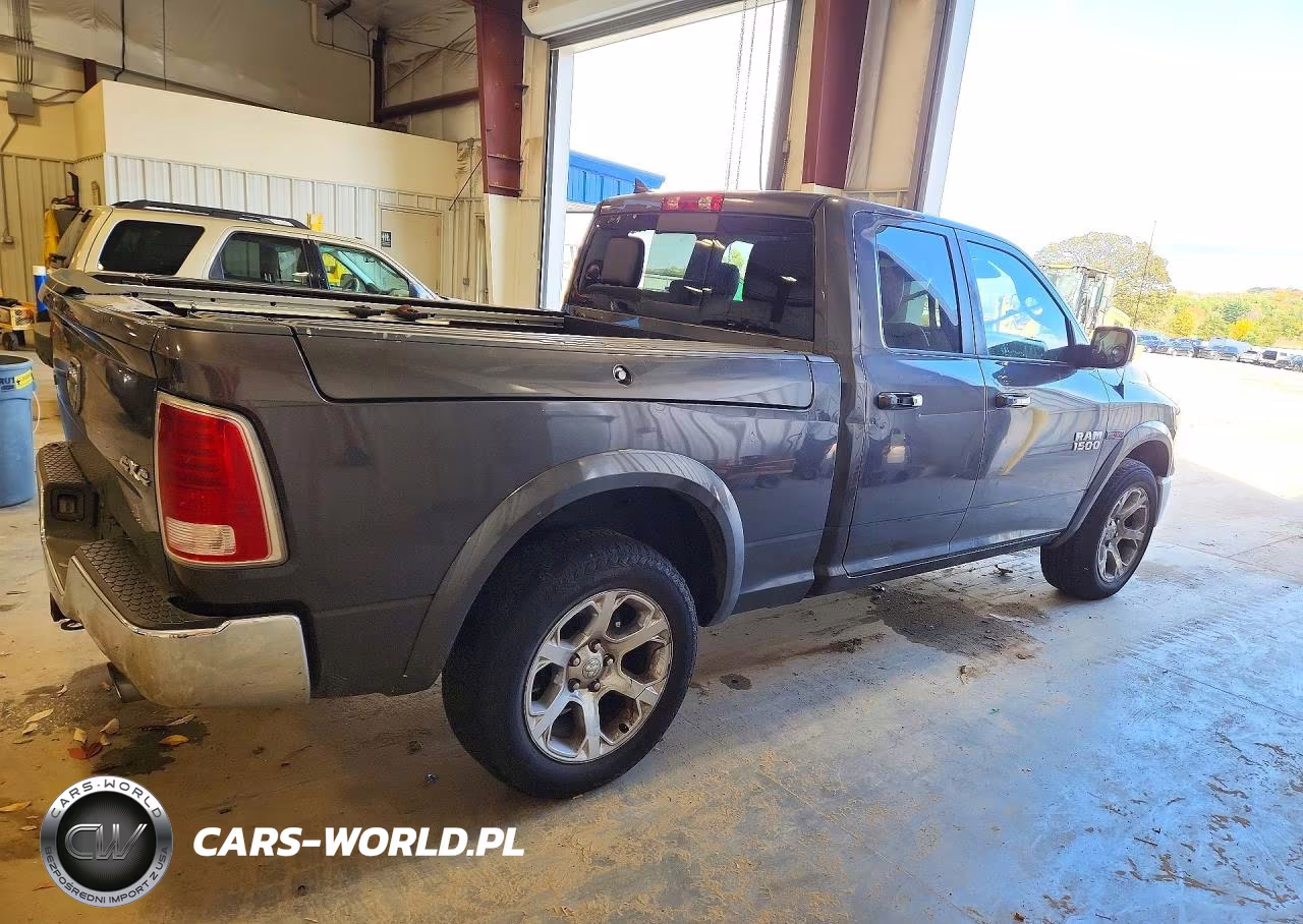 2015 Ram 1500 Laramie VIN:1C6RR7JM7FS521227 - 3