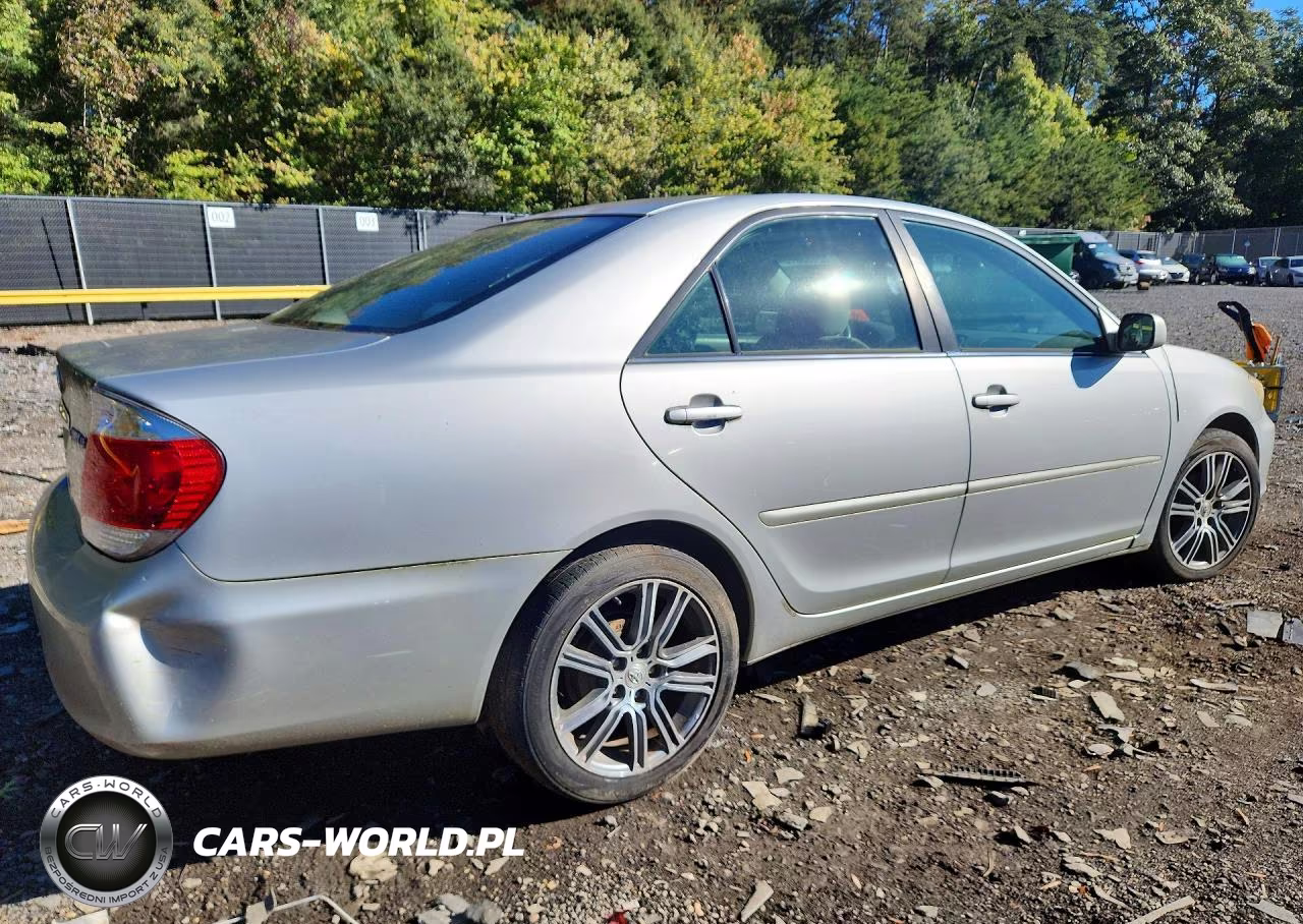 2005 Toyota Camry Le VIN:4T1BE30K85U031182 - 3