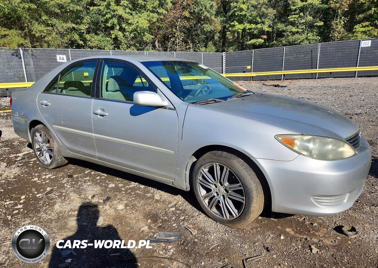 2005 Toyota Camry Le VIN:4T1BE30K85U031182 - 4