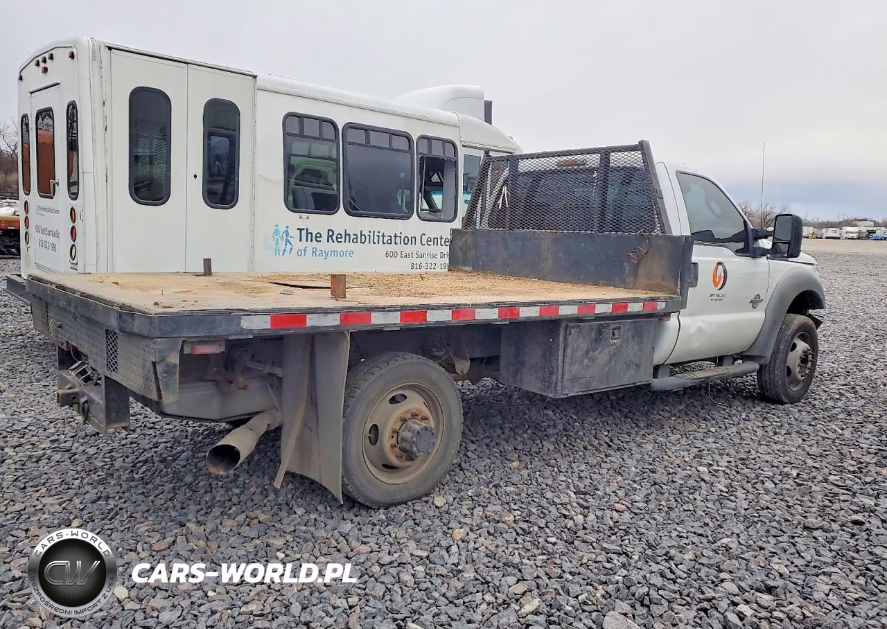 2011 Ford F550 Super Duty VIN:1FDUF5GT8BEB66975 - 3
