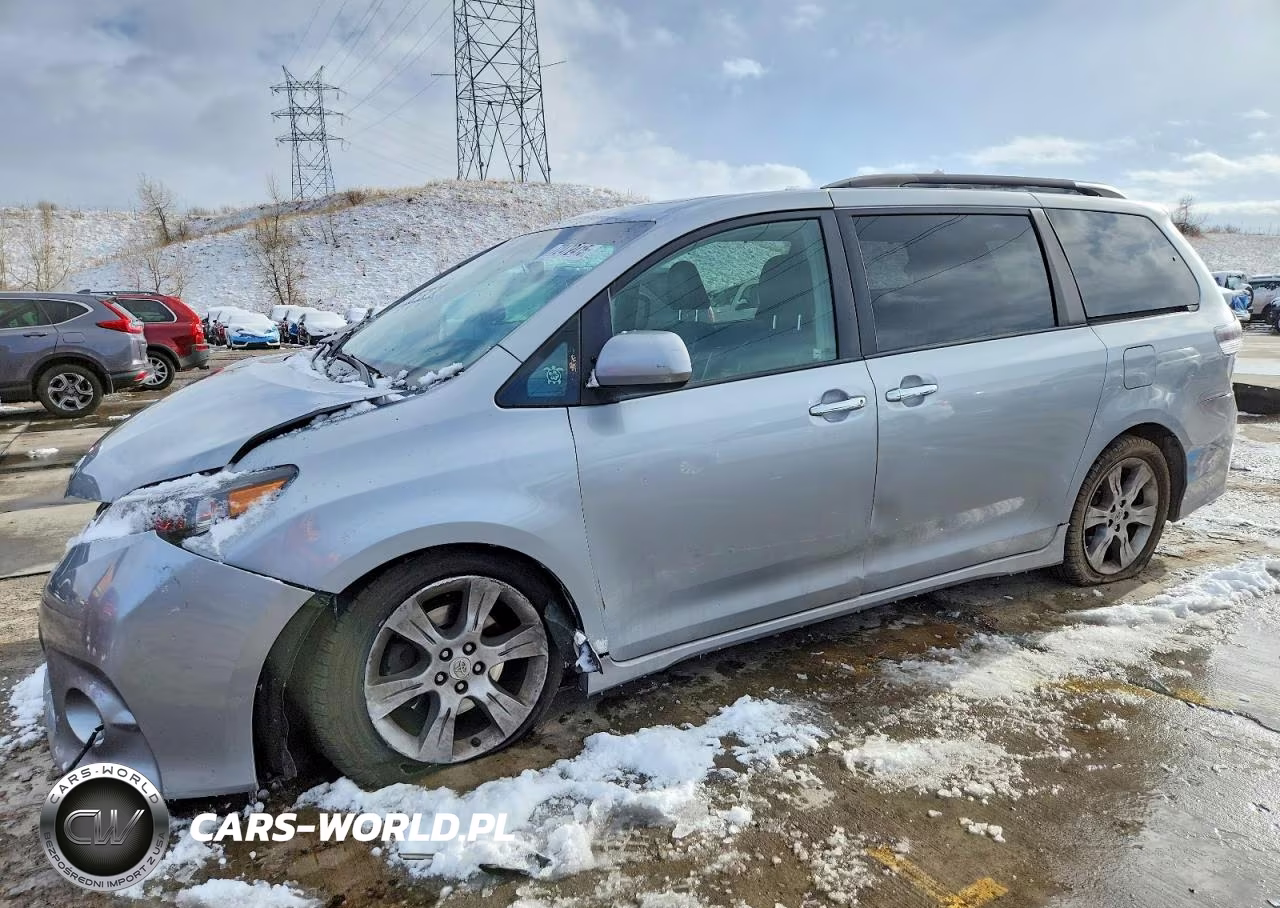 2014 Toyota Sienna Se 8-Passenger