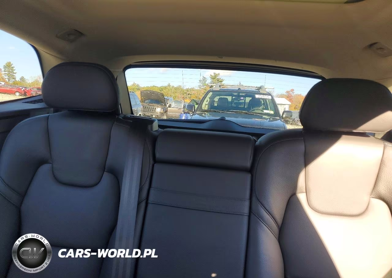 2018 Volvo Xc60 T6 Momentum VIN:YV4A22RKXJ1058074 - 10