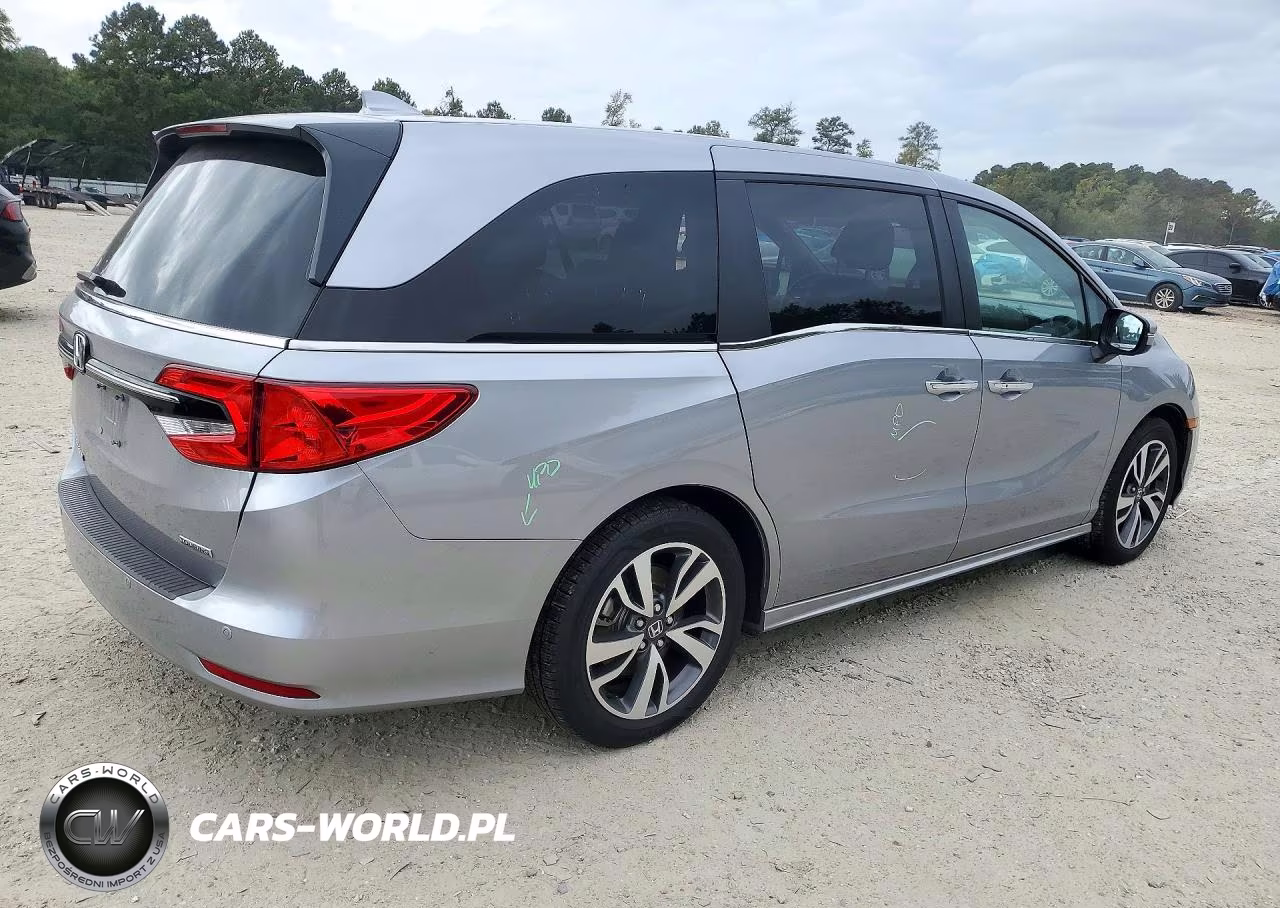 2022 Honda Odyssey Touring VIN:5FNRL6H81NB058056 - 3