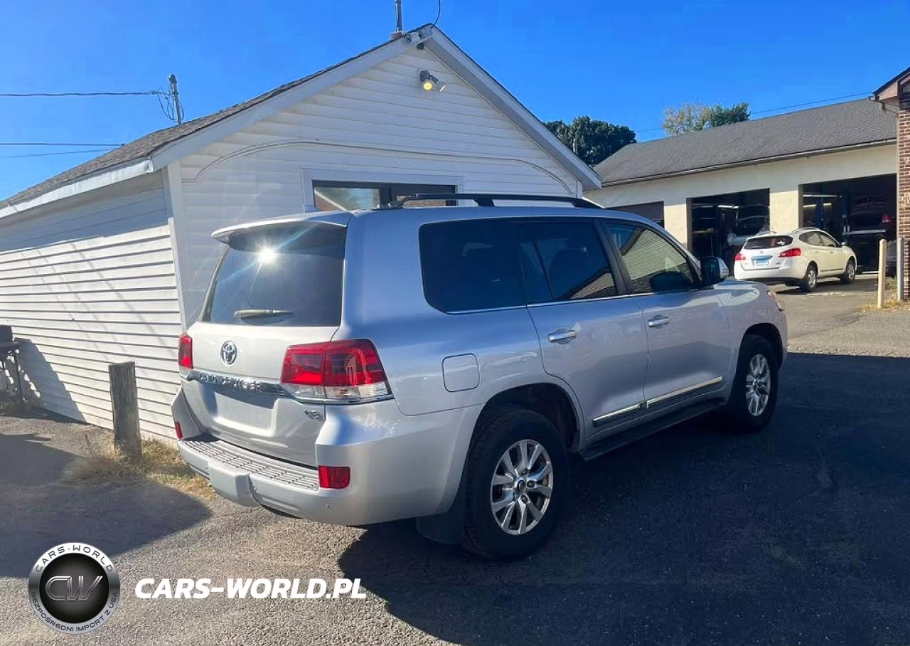 2018 Toyota Land Cruiser Base VIN:JTMCY7AJ7J4071759 - 3