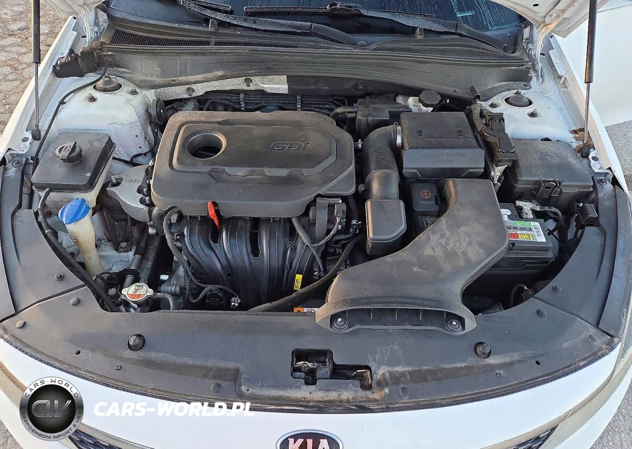 2018 Kia Optima S VIN:5XXGT4L35JG247033 - 11